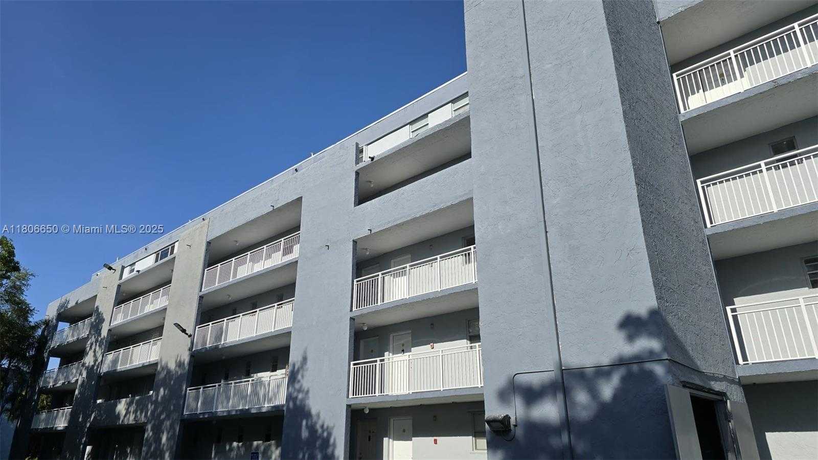 Small Image of 9359 FONTAINEBLEAU BLVD #F405, Miami Number 2