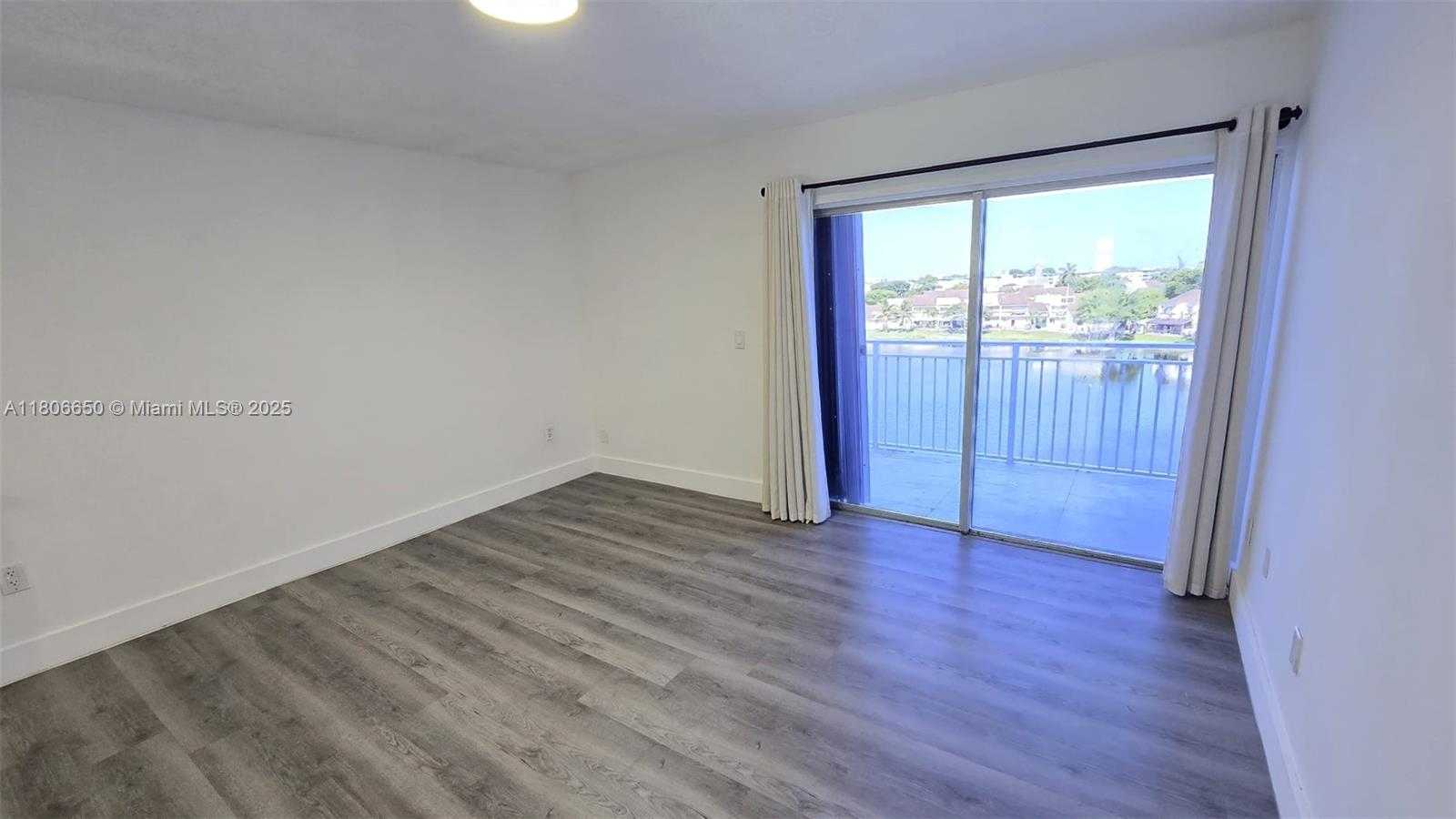 Small Image of 9359 FONTAINEBLEAU BLVD #F405, Miami Number 22