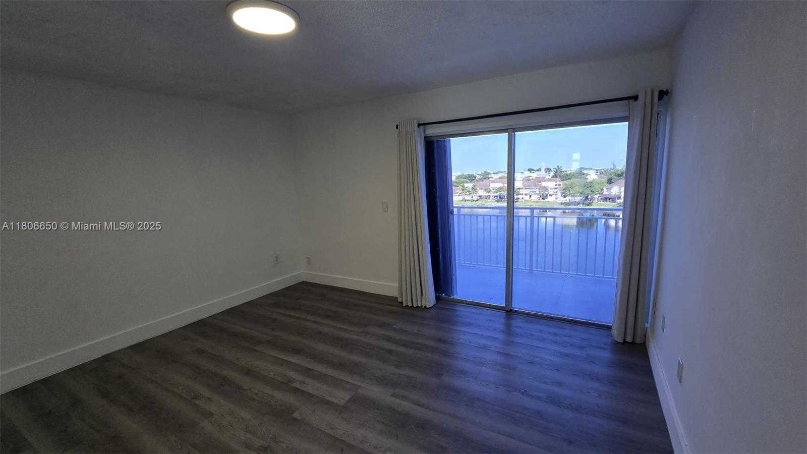 Small Image of 9359 FONTAINEBLEAU BLVD #F405, Miami Number 23