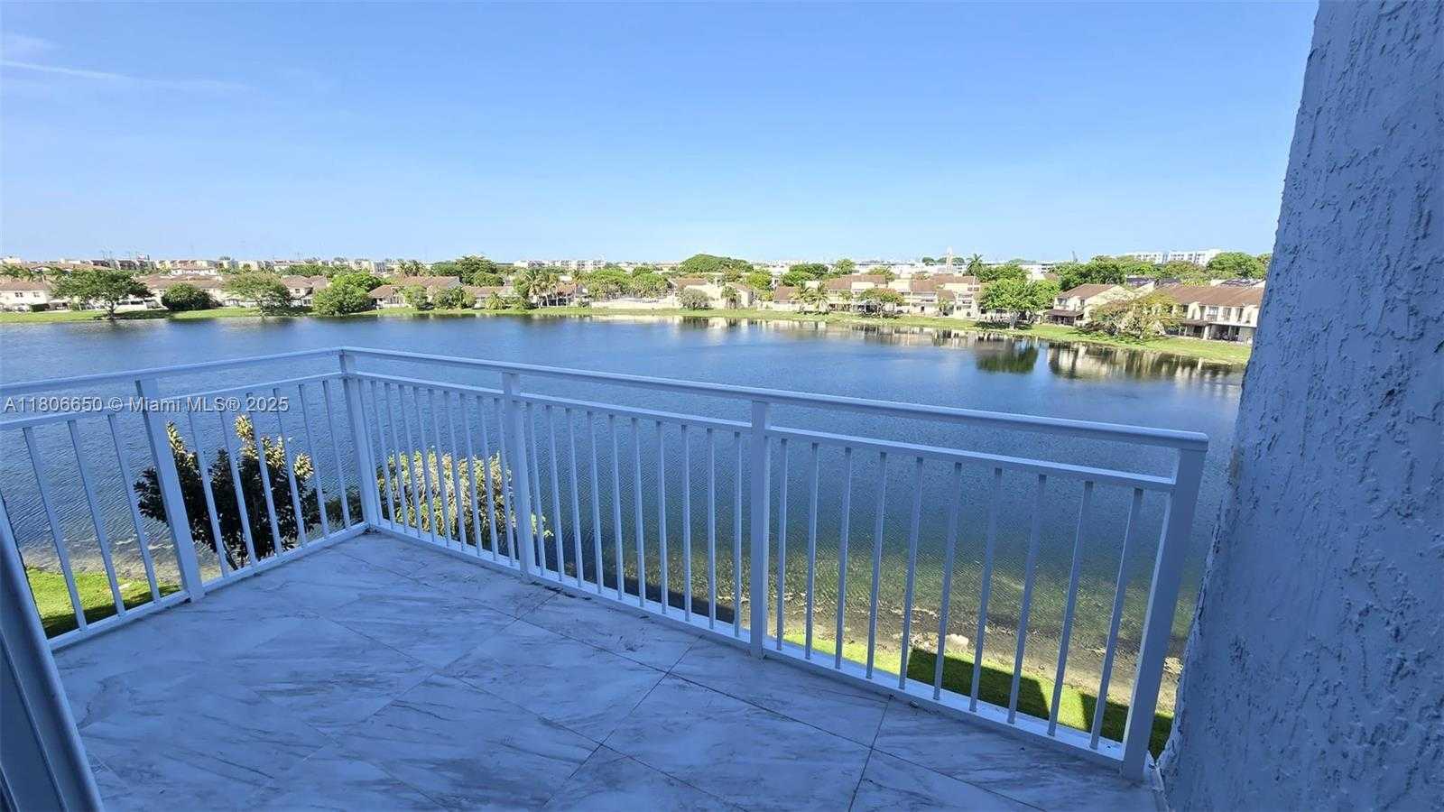 Small Image of 9359 FONTAINEBLEAU BLVD #F405, Miami Number 24