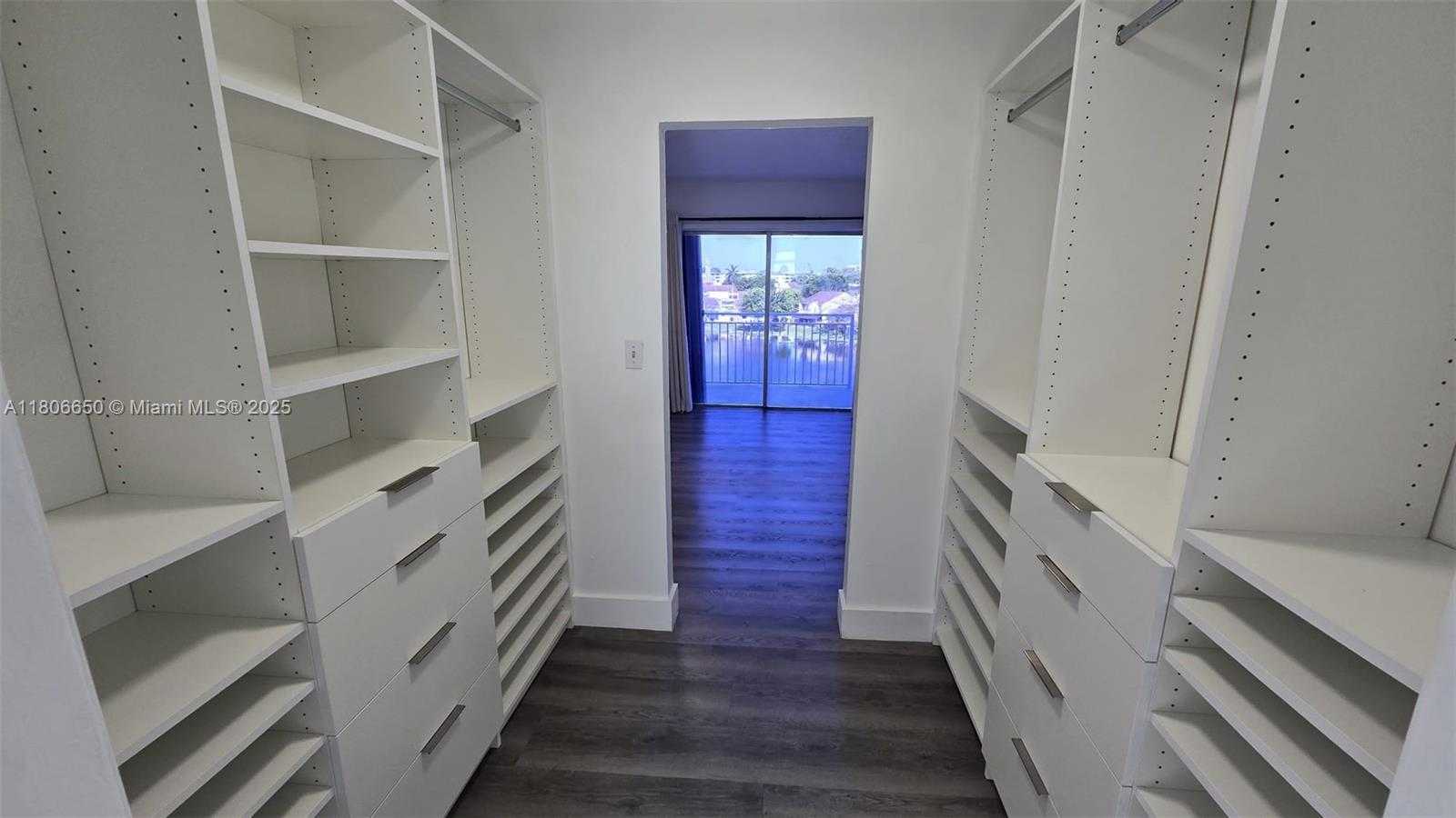 Small Image of 9359 FONTAINEBLEAU BLVD #F405, Miami Number 25