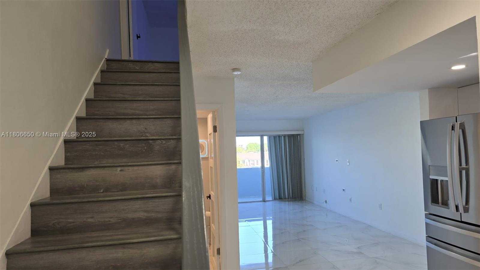 Small Image of 9359 FONTAINEBLEAU BLVD #F405, Miami Number 4