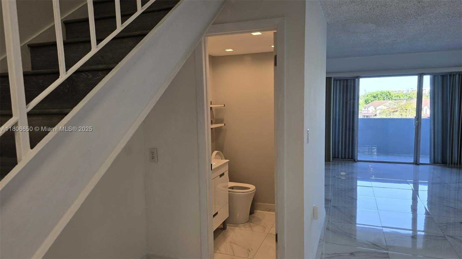Small Image of 9359 FONTAINEBLEAU BLVD #F405, Miami Number 5