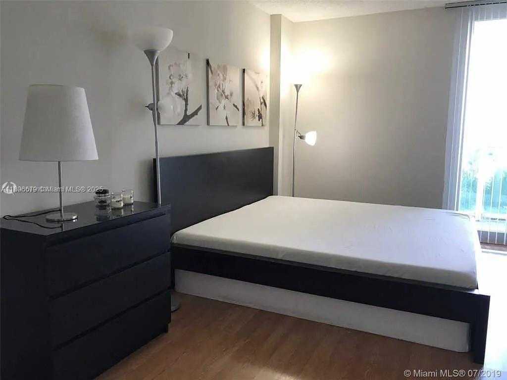 Small Image of 100 BAYVIEW DR #302, Sunny Isles Beach Number 11
