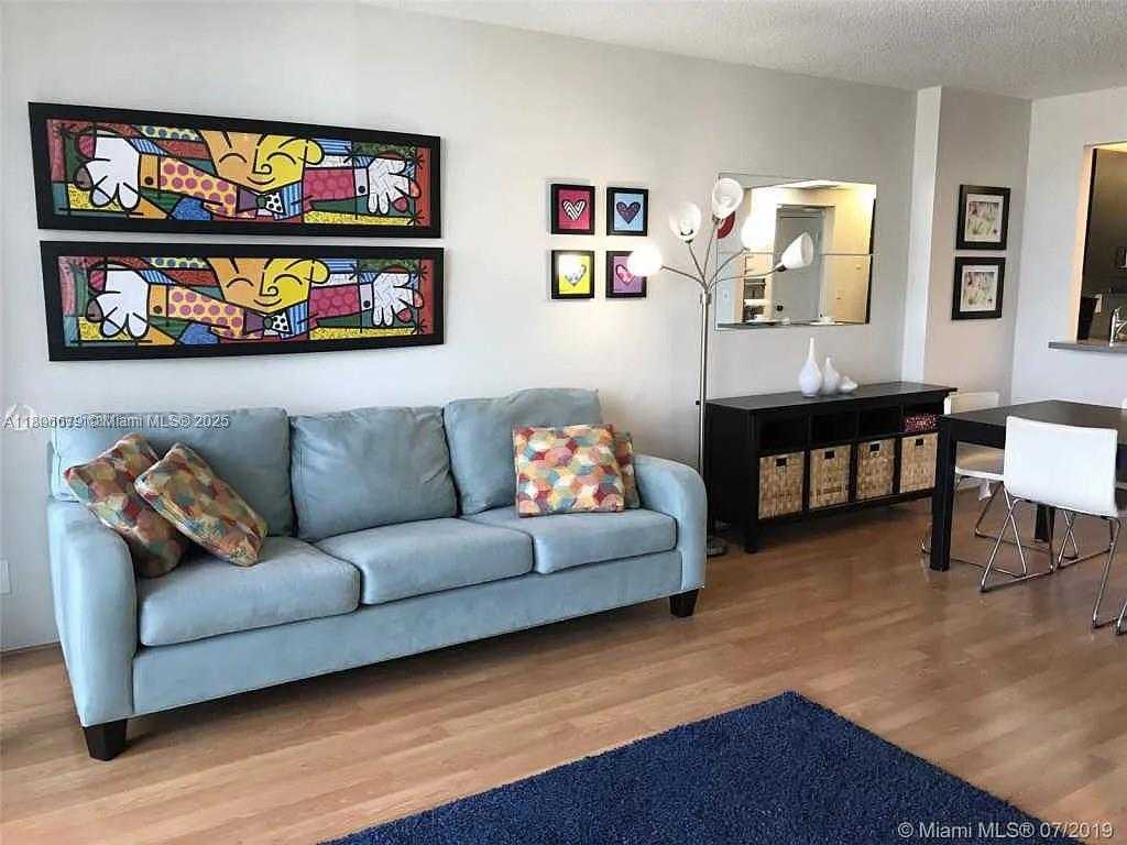 Small Image of 100 BAYVIEW DR #302, Sunny Isles Beach Number 2