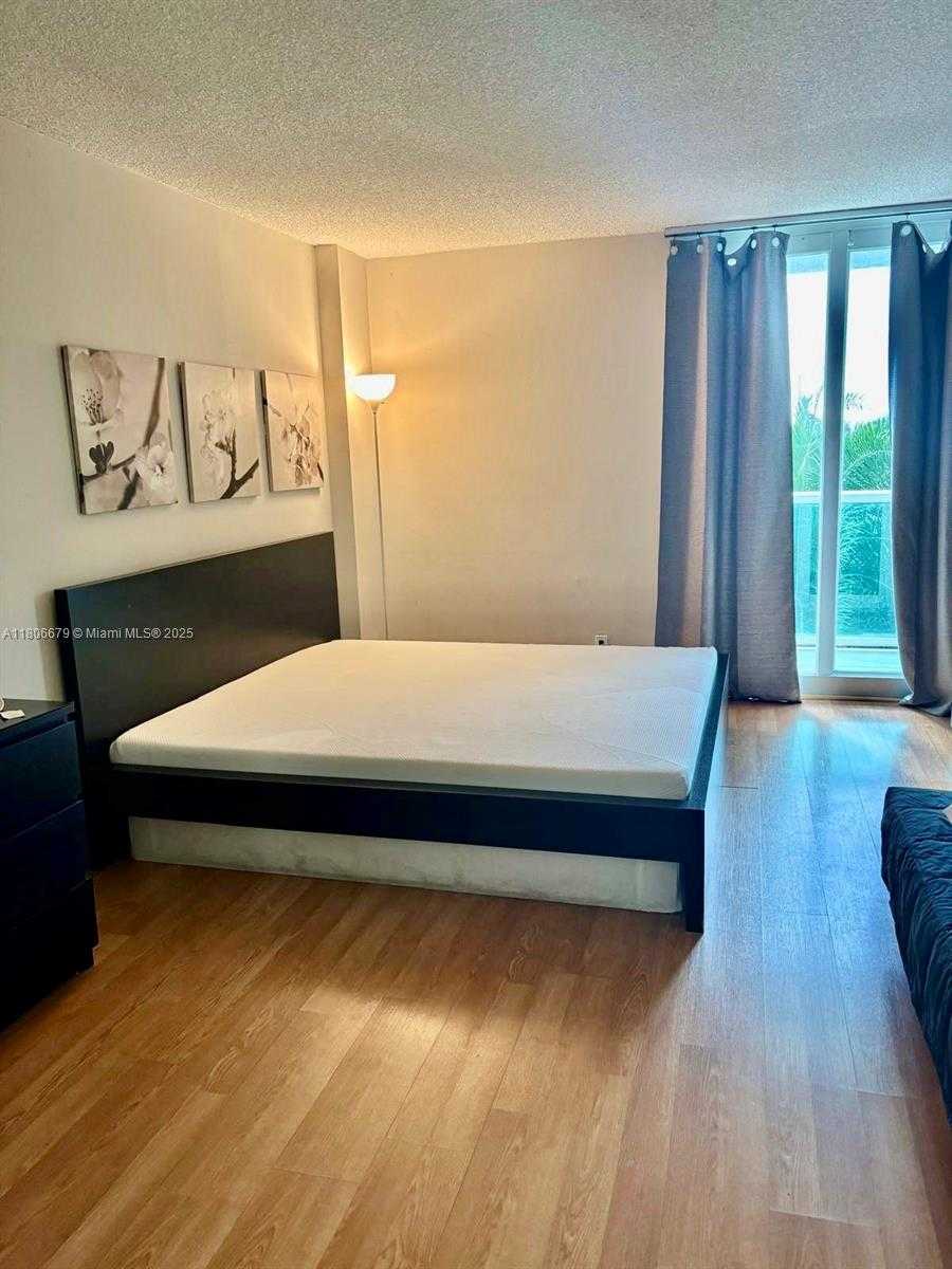 Small Image of 100 BAYVIEW DR #302, Sunny Isles Beach Number 7