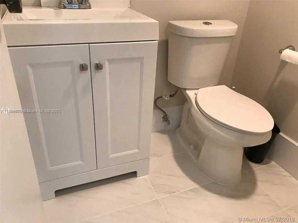 Small Image of 100 BAYVIEW DR #302, Sunny Isles Beach Number 9