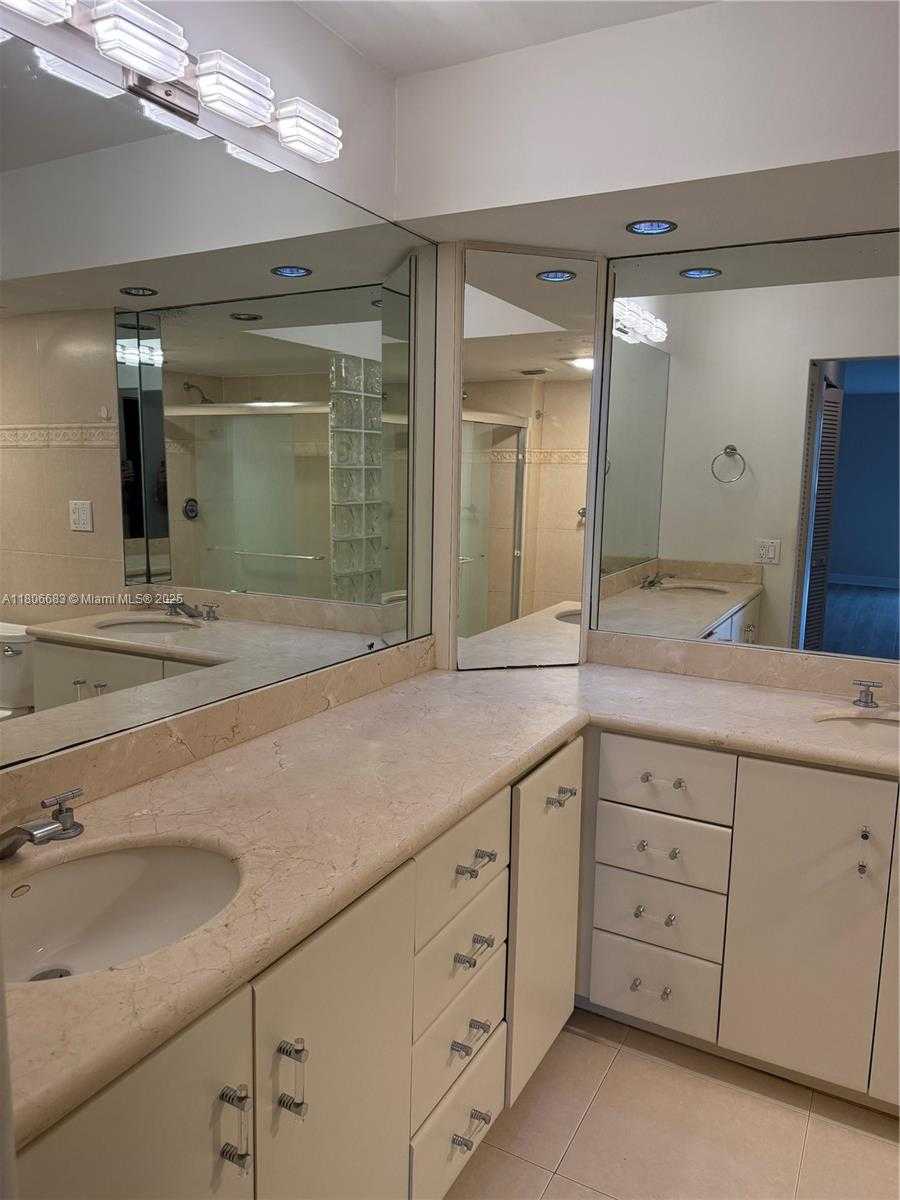 Small Image of 2501 BRICKELL AVE #602, Miami Number 11