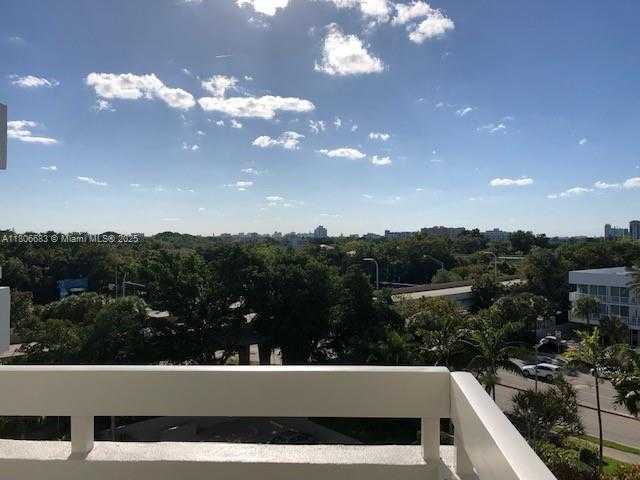 Small Image of 2501 BRICKELL AVE #602, Miami Number 18