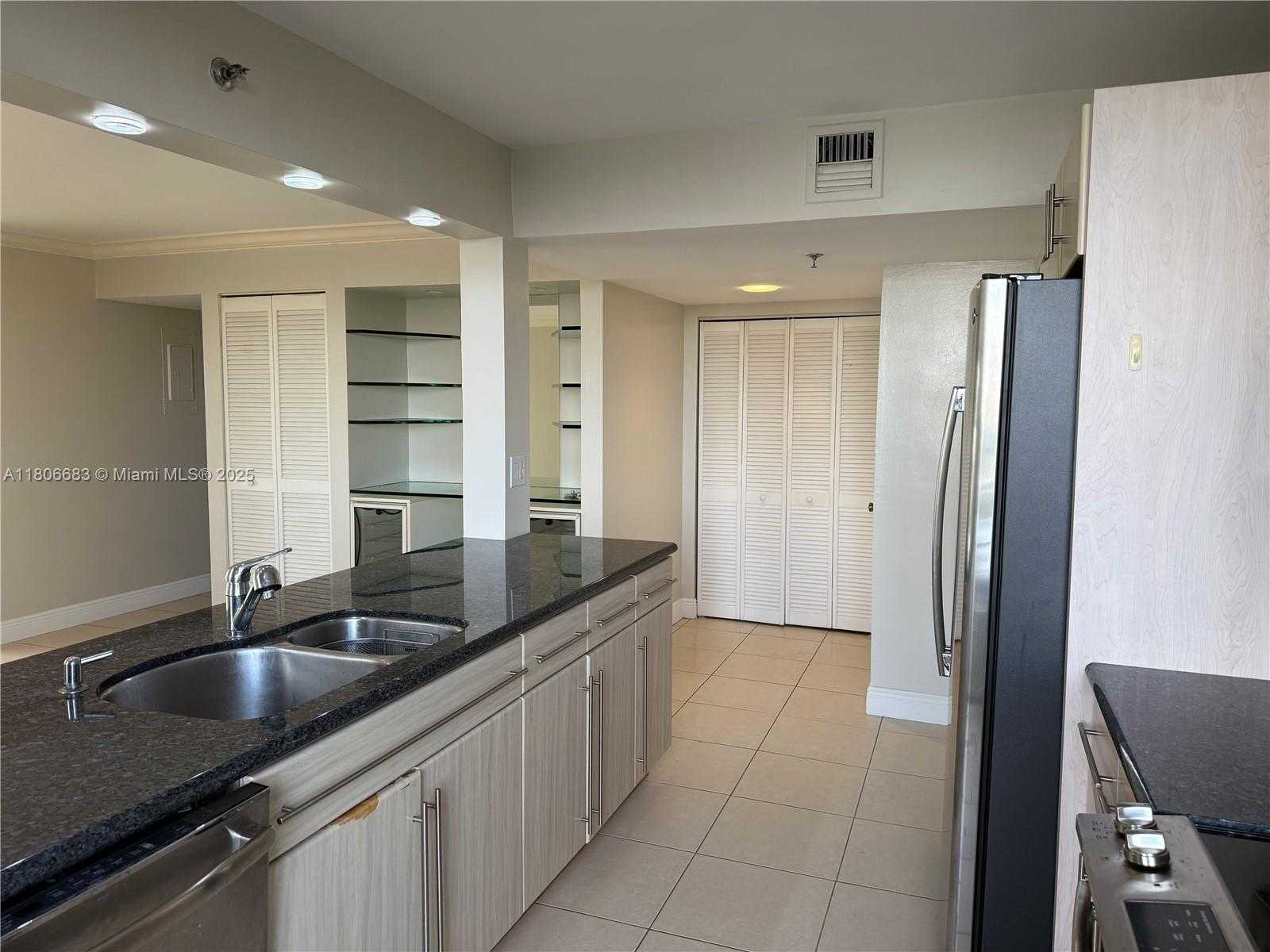 Small Image of 2501 BRICKELL AVE #602, Miami Number 6
