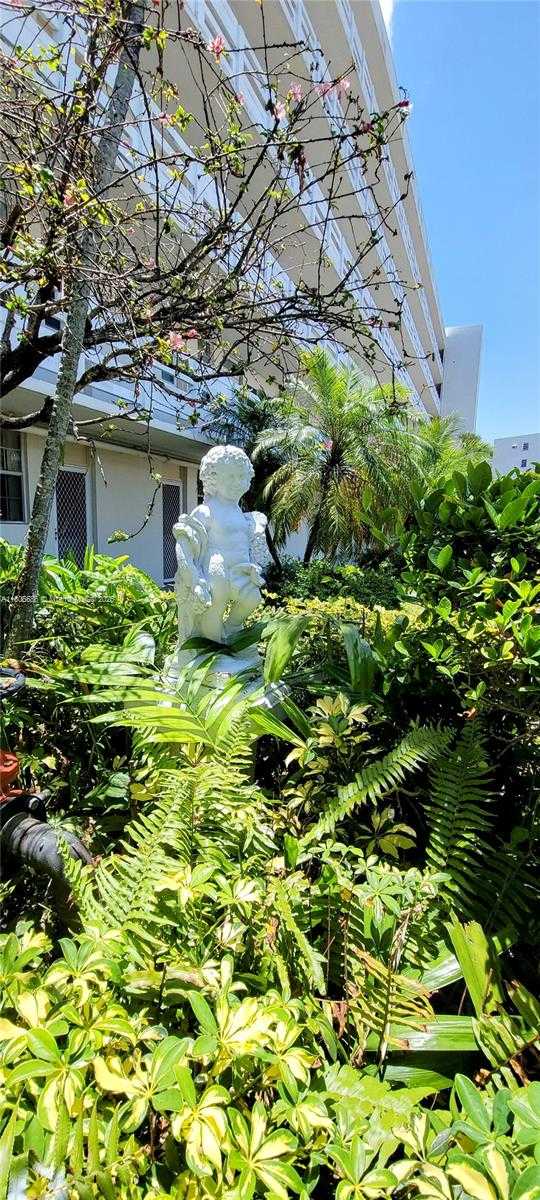 Small Image of 3010 MARCOS DR #R110, Aventura Number 19