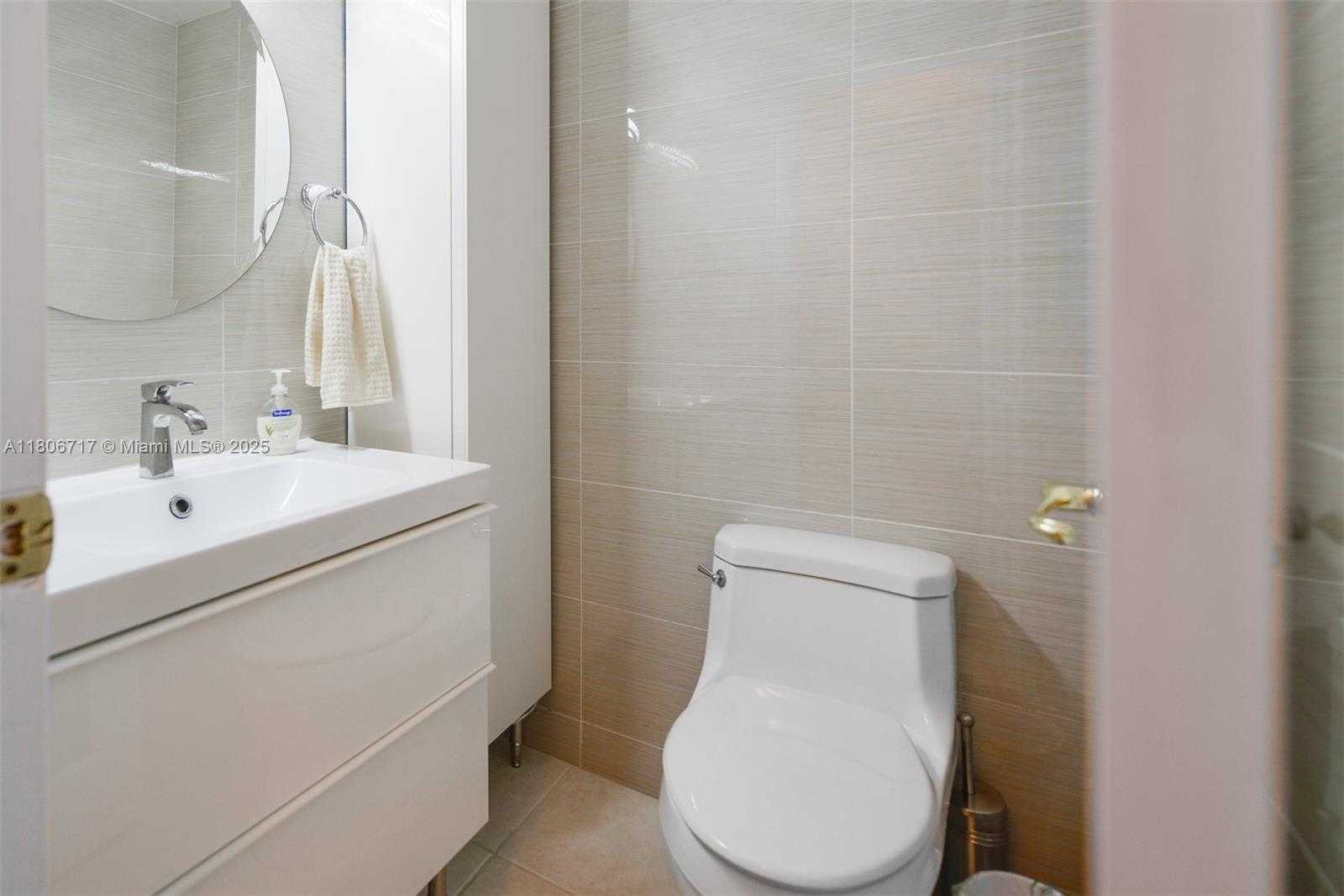 Small Image of 1980 SOUTH OCEAN DR #11C, Hallandale Beach Number 12