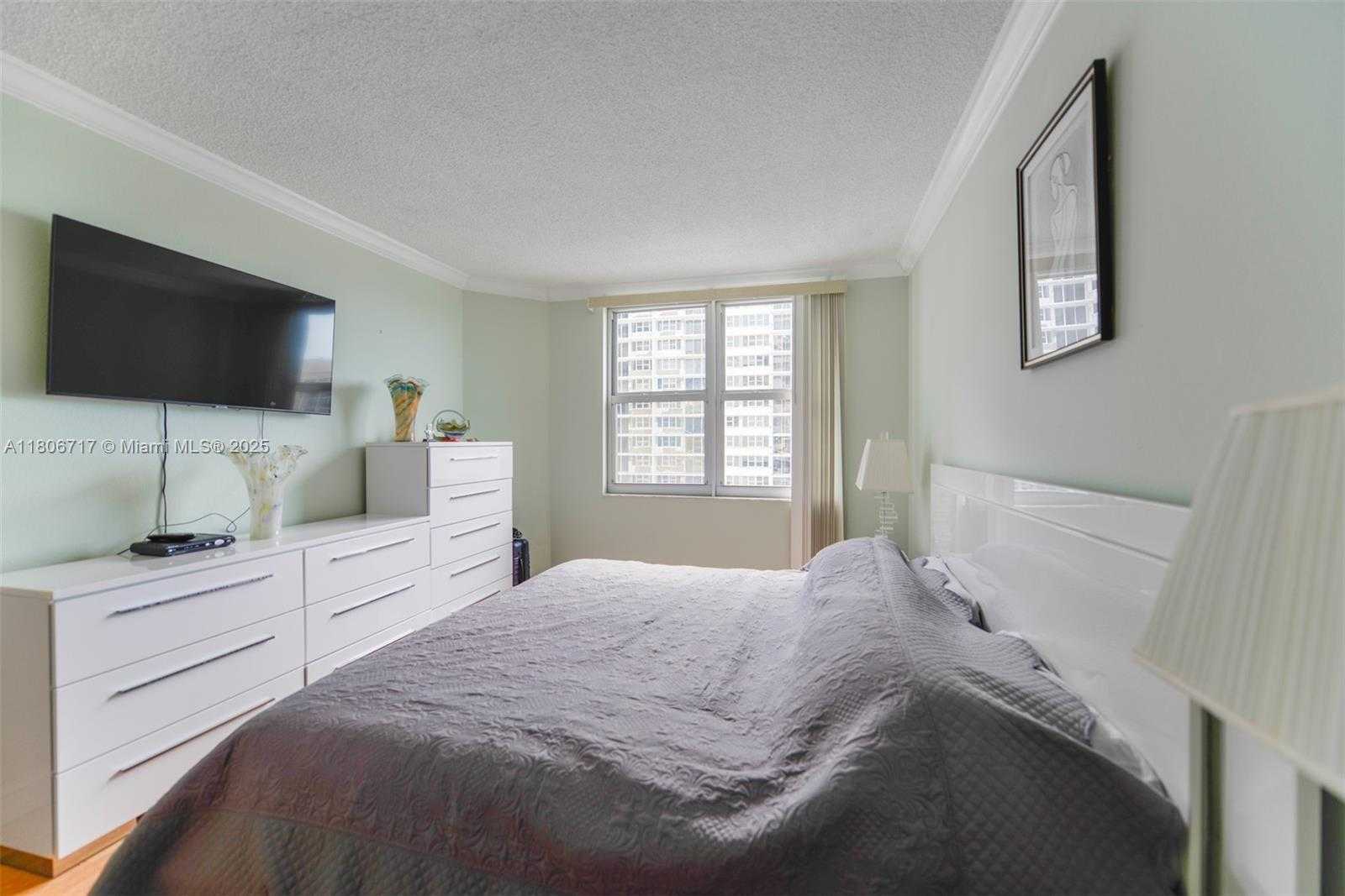 Small Image of 1980 SOUTH OCEAN DR #11C, Hallandale Beach Number 13