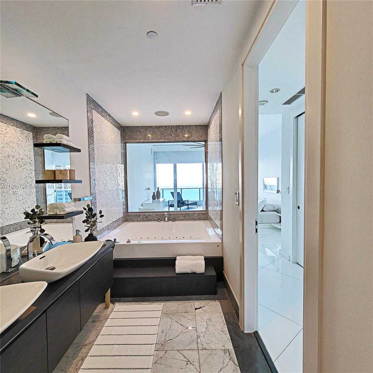 Small Image of 200 BISCAYNE BOULEVARD WAY #5107, Miami Number 10