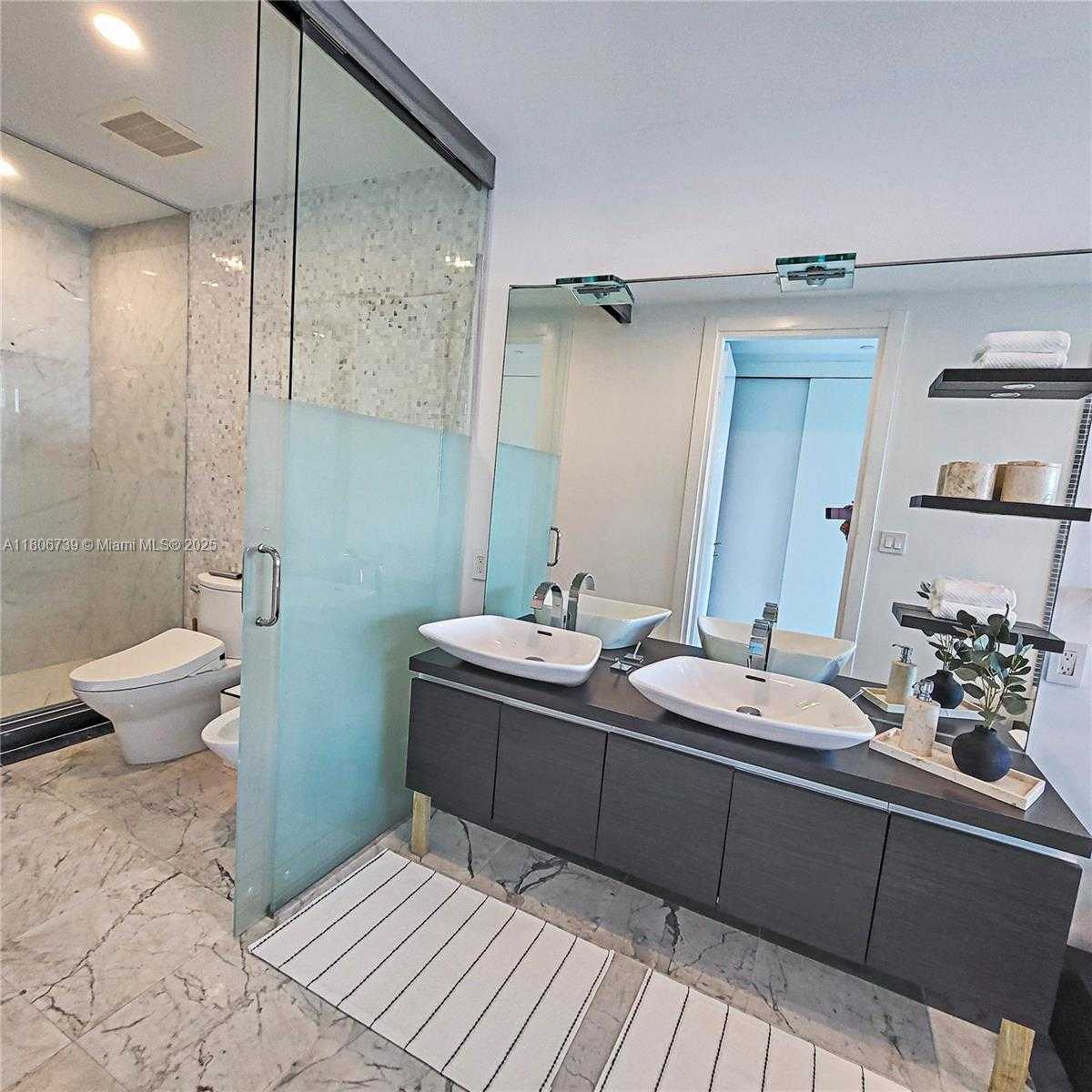 Small Image of 200 BISCAYNE BOULEVARD WAY #5107, Miami Number 11