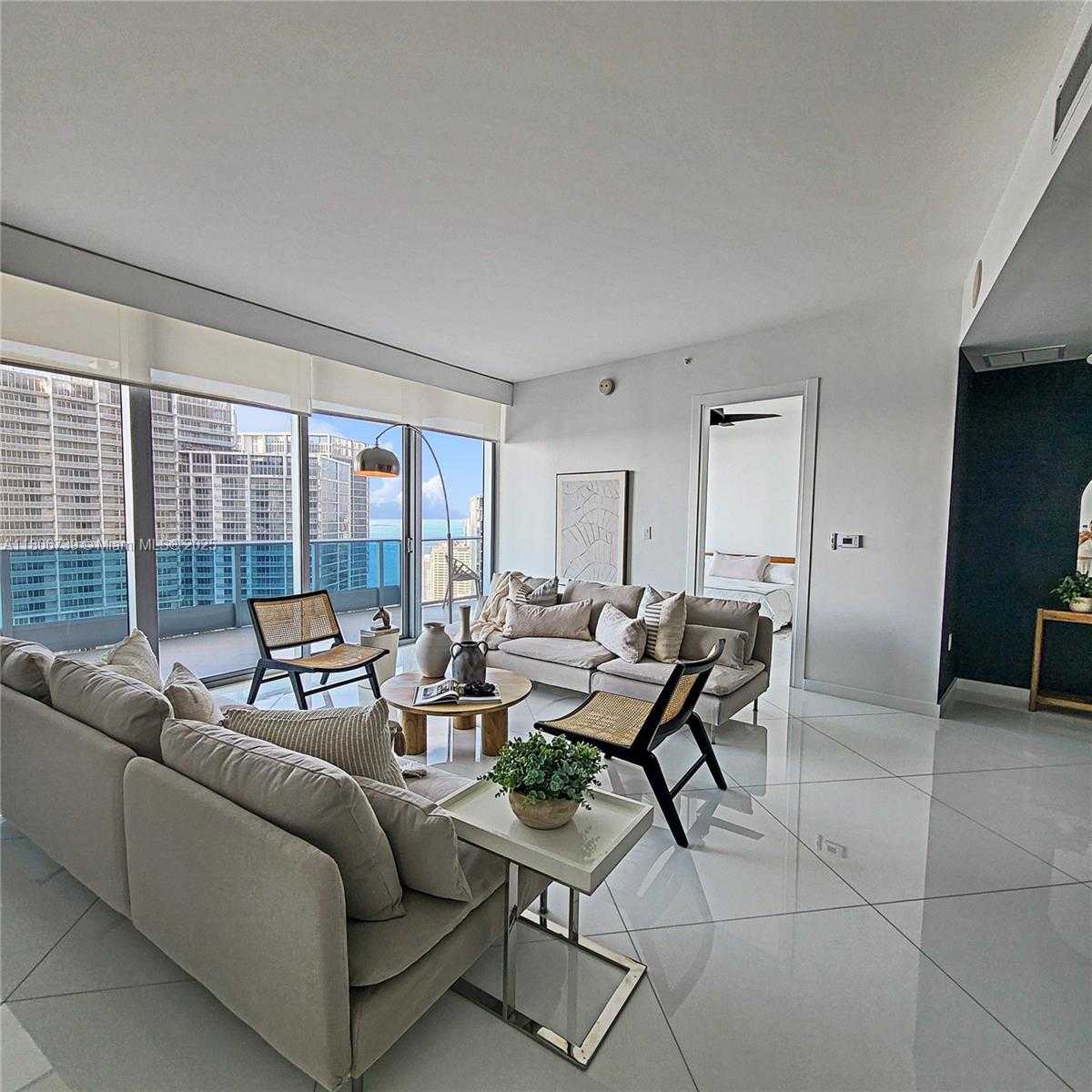 Small Image of 200 BISCAYNE BOULEVARD WAY #5107, Miami Number 4