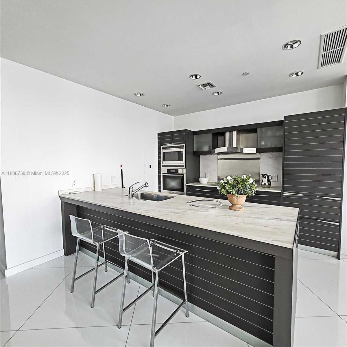 Small Image of 200 BISCAYNE BOULEVARD WAY #5107, Miami Number 6