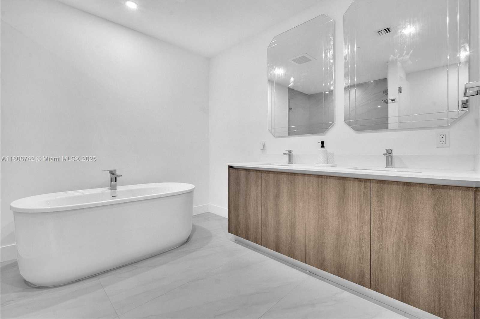 Small Image of 17550 COLLINS AVE #603, Sunny Isles Beach Number 15