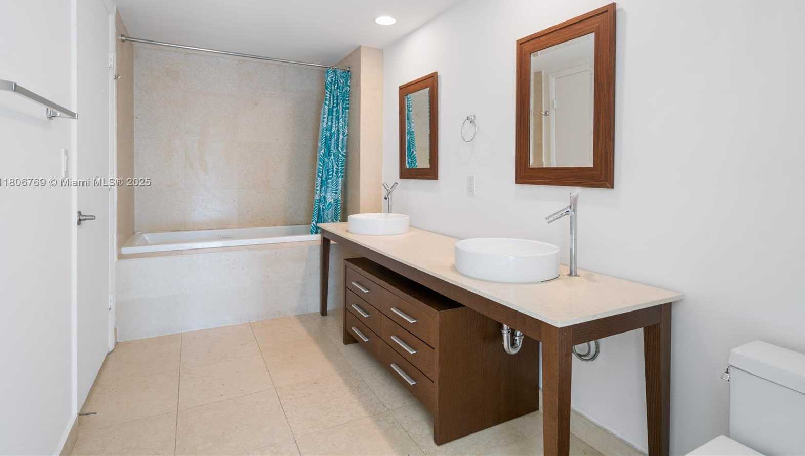 Small Image of 495 BRICKELL AVE #2709, Miami Number 24