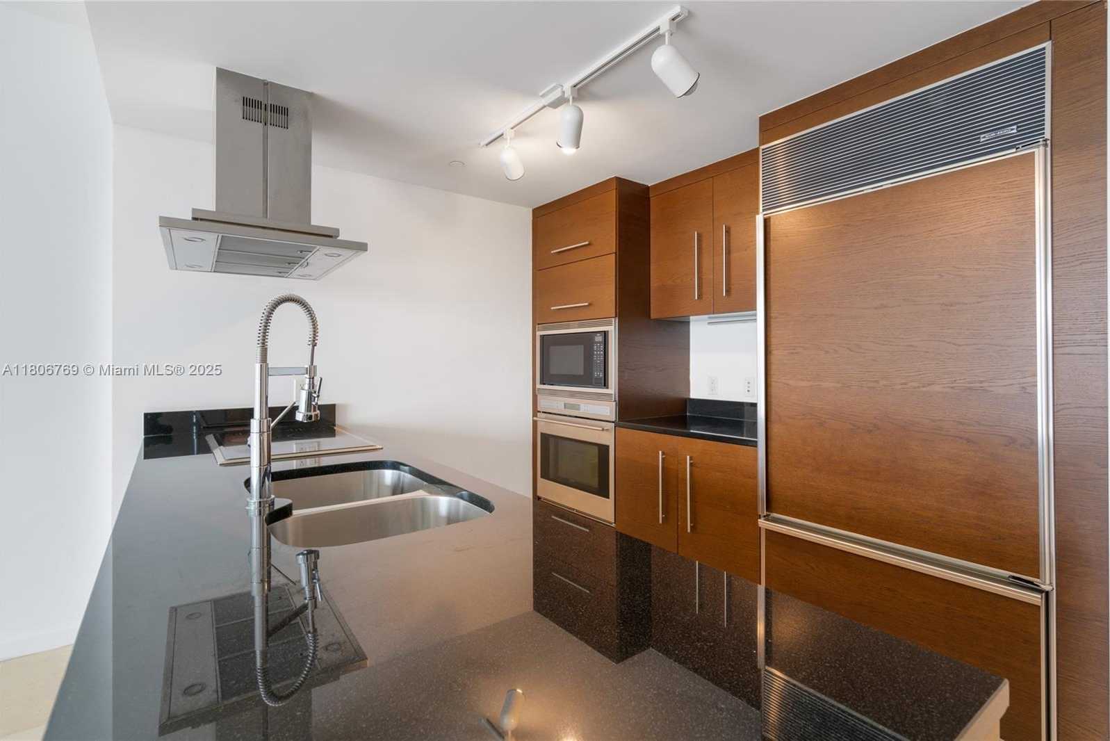 Small Image of 495 BRICKELL AVE #2709, Miami Number 6