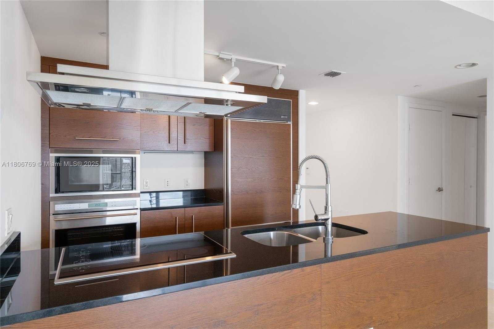 Small Image of 495 BRICKELL AVE #2709, Miami Number 7