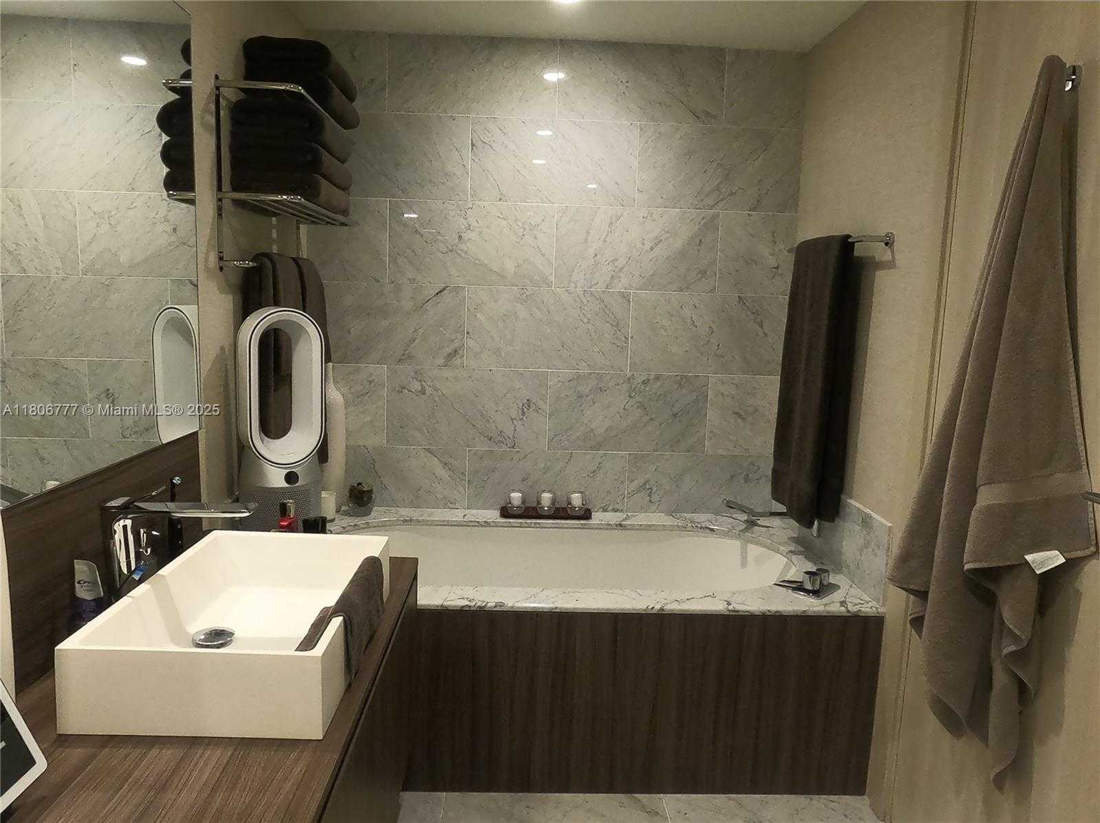 Small Image of 1000 BRICKELL PLZ #2301, Miami Number 14