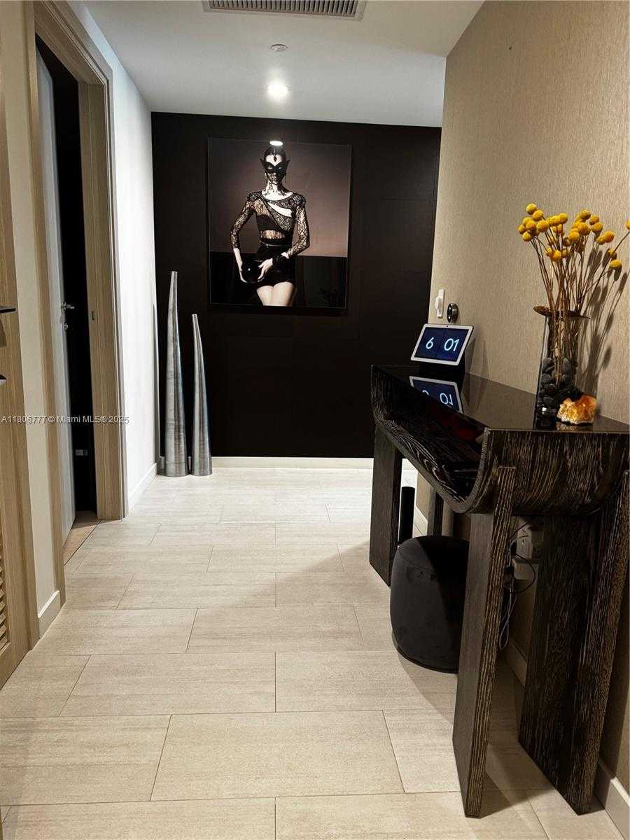 Small Image of 1000 BRICKELL PLZ #2301, Miami Number 4