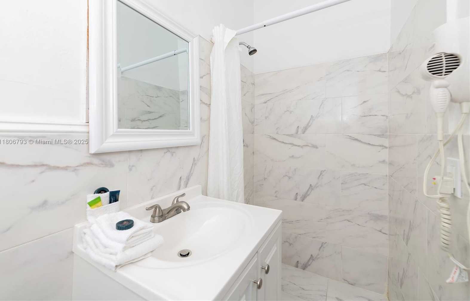 Small Image of 6760 COLLINS AVE #17, Miami Beach Number 3