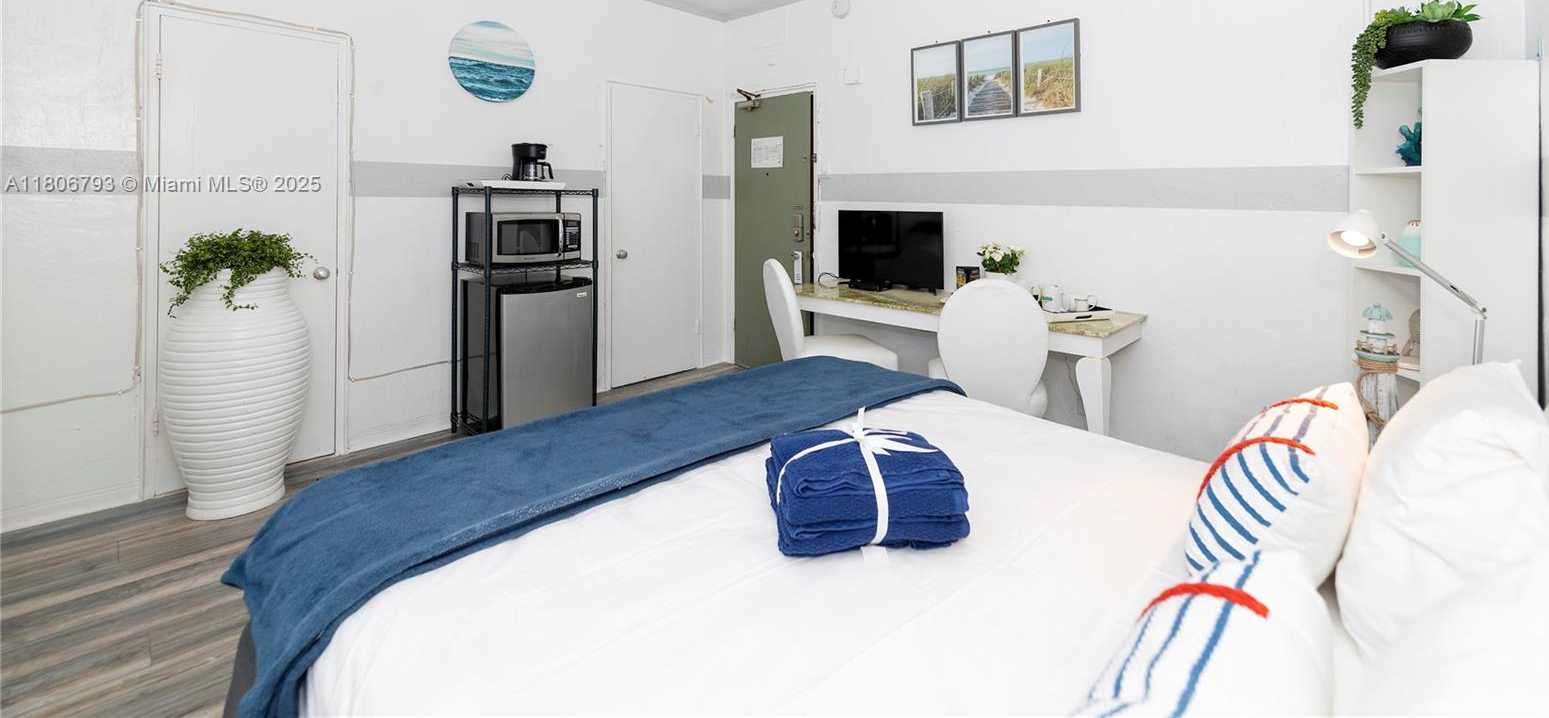 Small Image of 6760 COLLINS AVE #17, Miami Beach Number 5