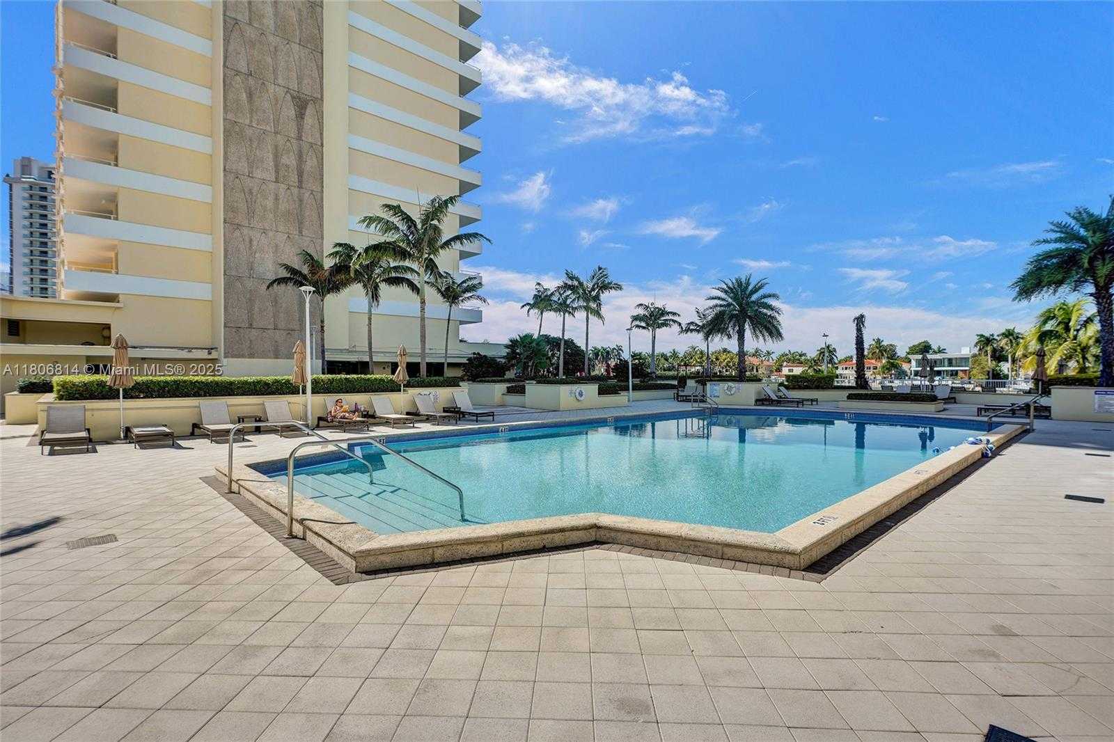 Small Image of 5600 COLLINS AVE #5C, Miami Beach Number 16