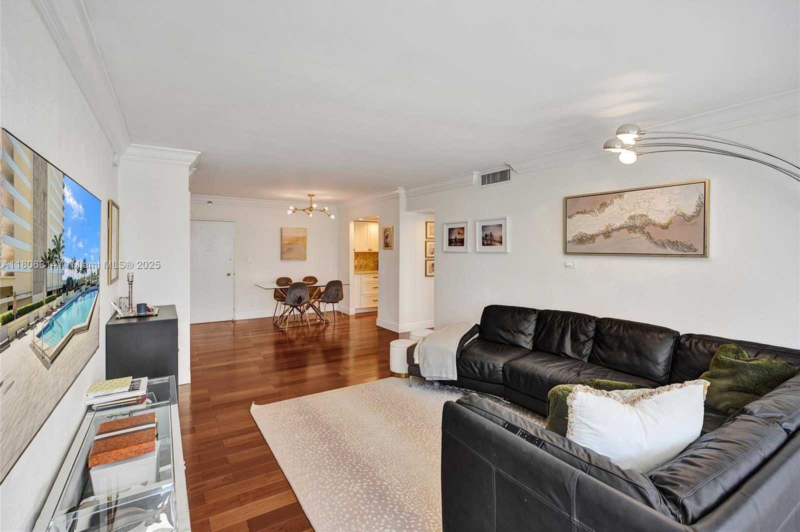 Small Image of 5600 COLLINS AVE #5C, Miami Beach Number 4