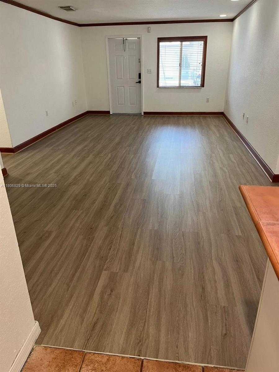 Small Image of 5725 NORTH WEST 109TH AVE #24, Doral Number 10