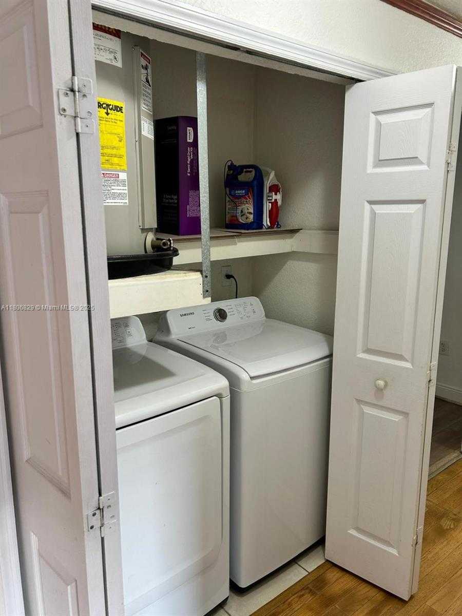 Small Image of 5725 NORTH WEST 109TH AVE #24, Doral Number 12