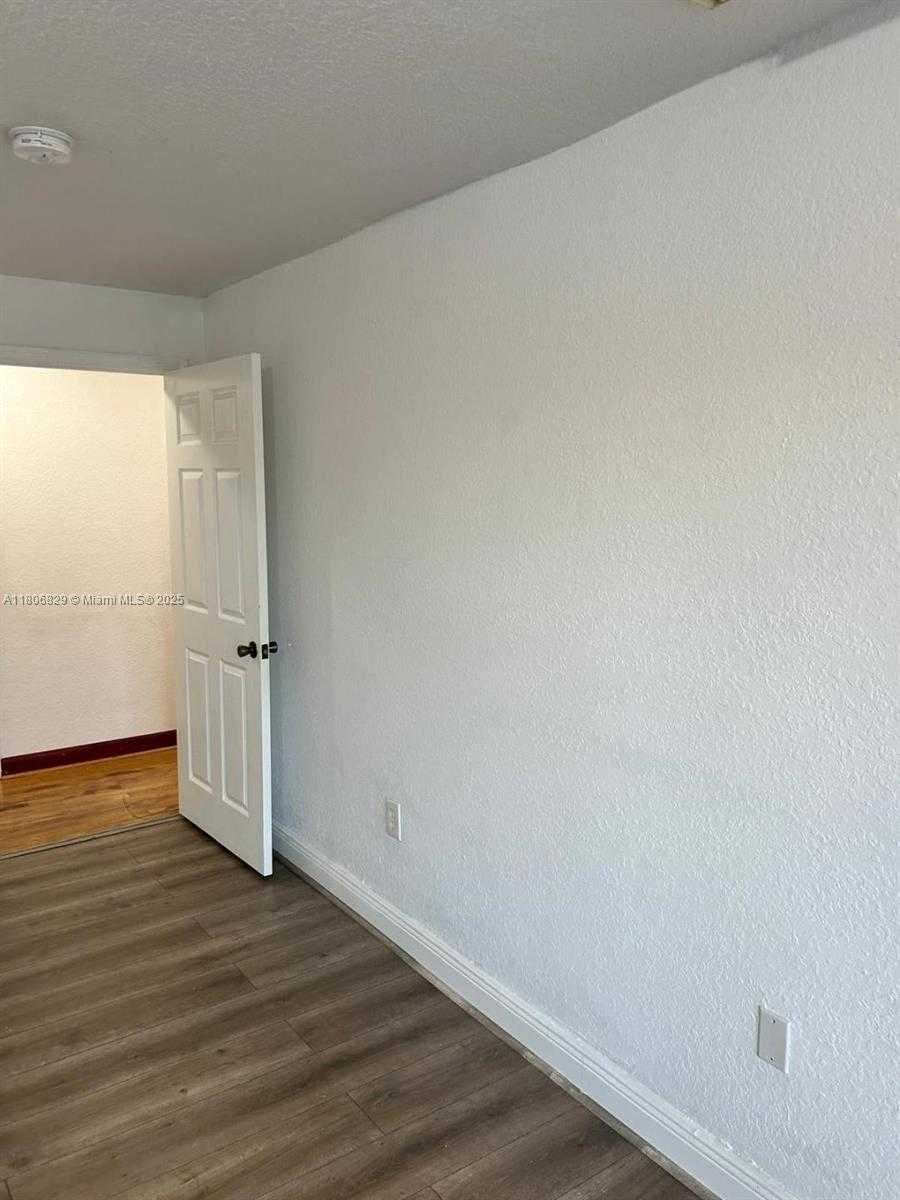 Small Image of 5725 NORTH WEST 109TH AVE #24, Doral Number 13