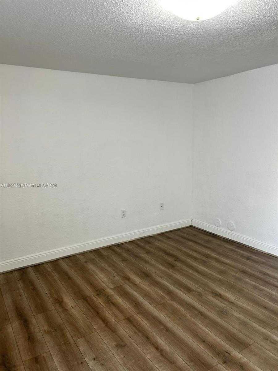 Small Image of 5725 NORTH WEST 109TH AVE #24, Doral Number 14