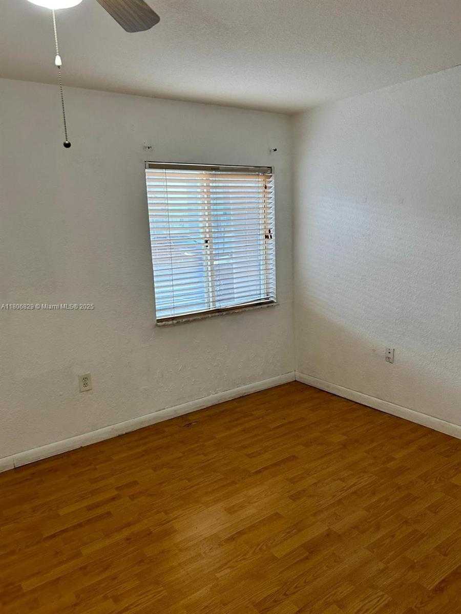 Small Image of 5725 NORTH WEST 109TH AVE #24, Doral Number 15