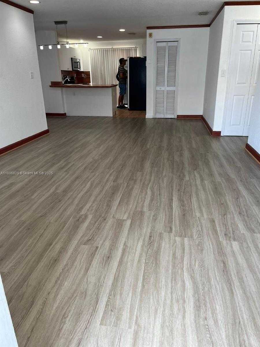 Small Image of 5725 NORTH WEST 109TH AVE #24, Doral Number 2