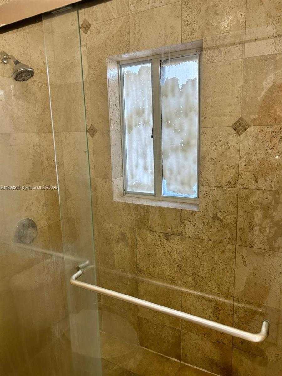 Small Image of 5725 NORTH WEST 109TH AVE #24, Doral Number 23