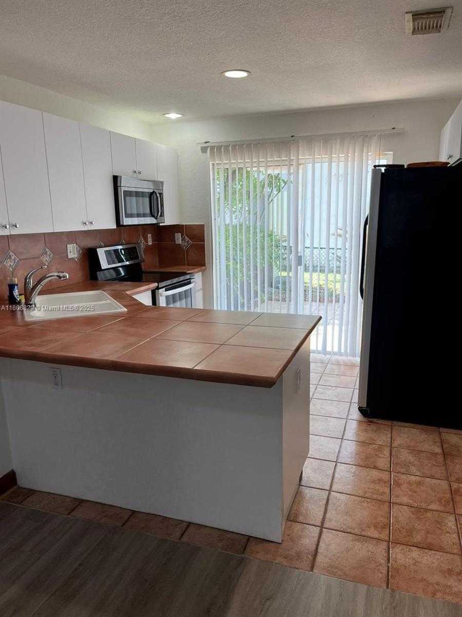 Small Image of 5725 NORTH WEST 109TH AVE #24, Doral Number 3