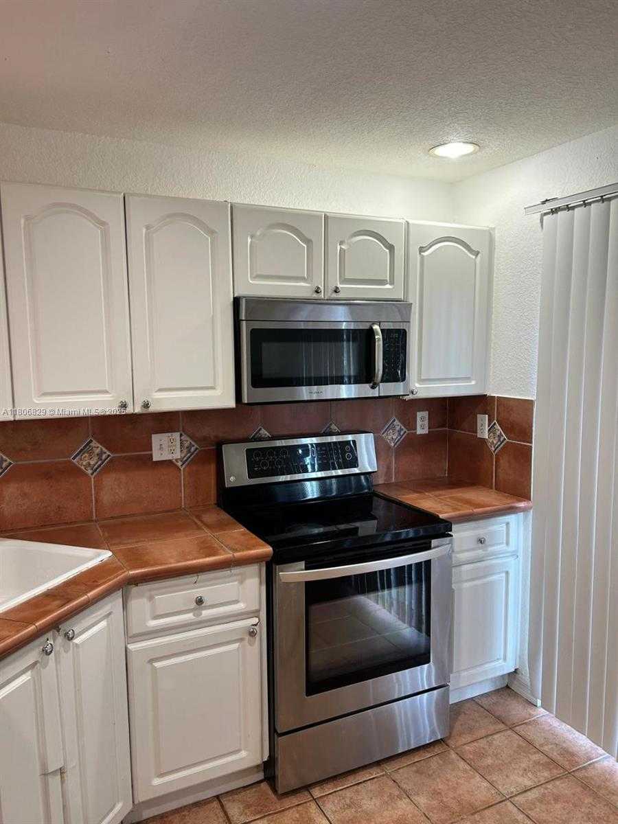 Small Image of 5725 NORTH WEST 109TH AVE #24, Doral Number 4
