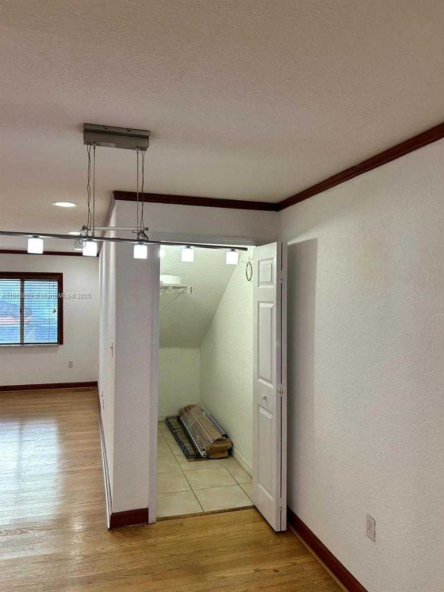 Small Image of 5725 NORTH WEST 109TH AVE #24, Doral Number 6