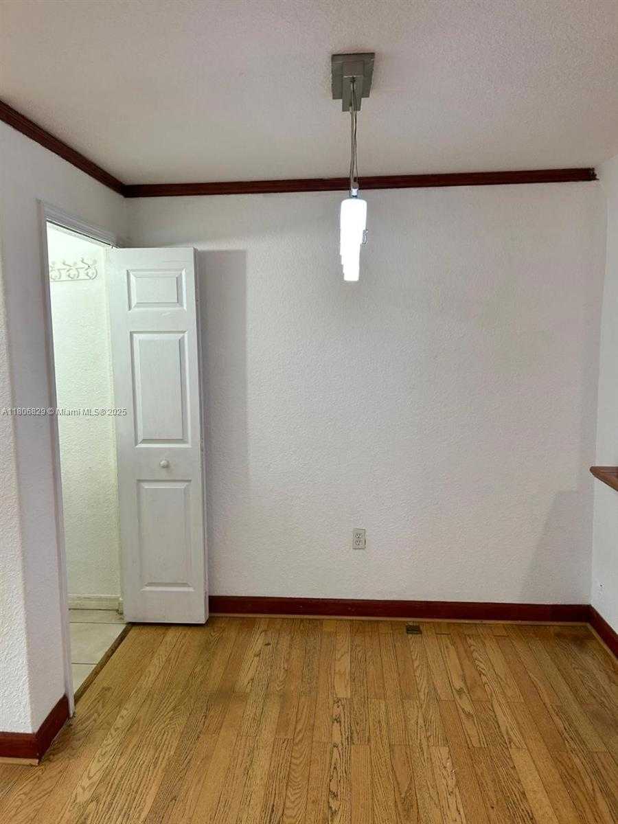 Small Image of 5725 NORTH WEST 109TH AVE #24, Doral Number 7