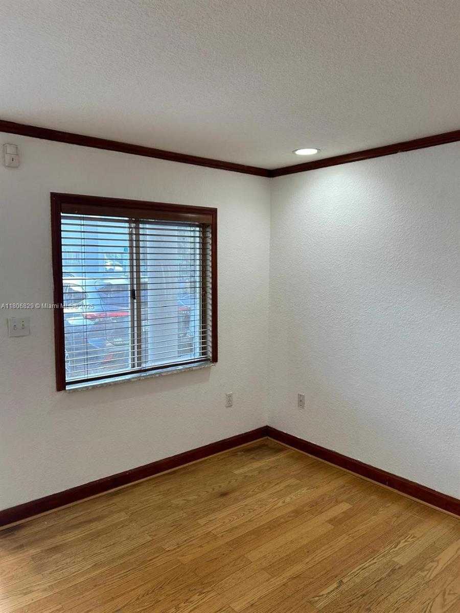 Small Image of 5725 NORTH WEST 109TH AVE #24, Doral Number 8