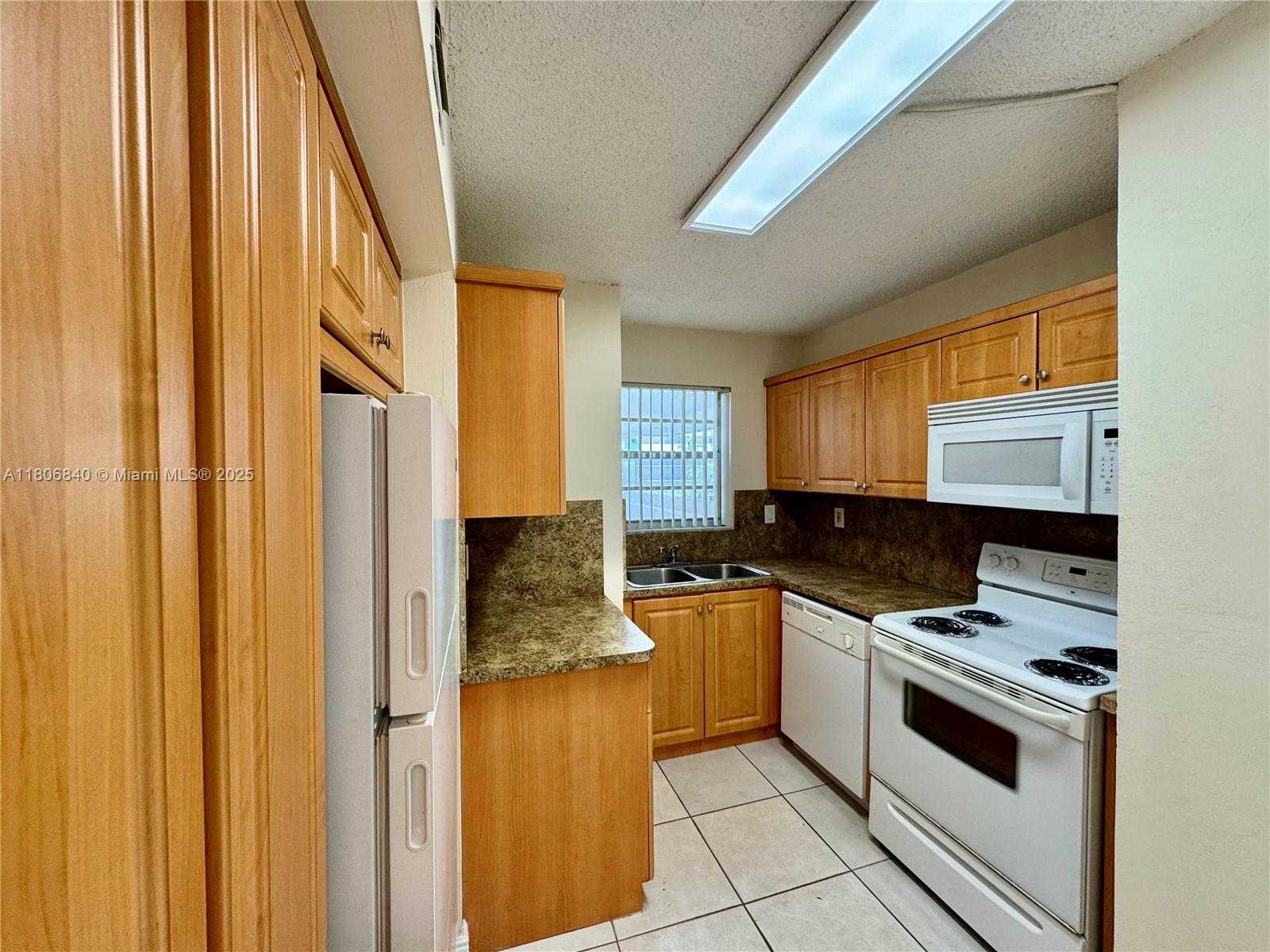 Small Image of 8810 FONTAINEBLEAU BLVD #318, Miami Number 17
