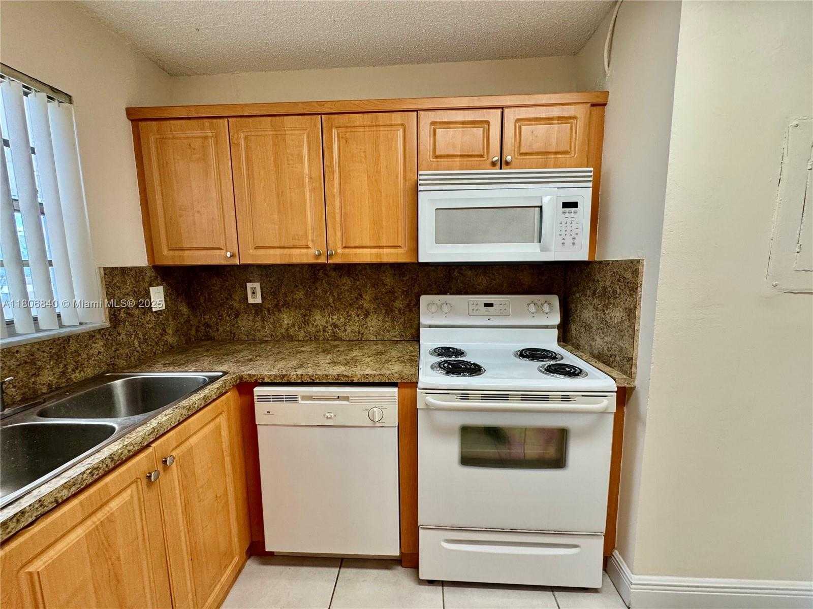 Small Image of 8810 FONTAINEBLEAU BLVD #318, Miami Number 19