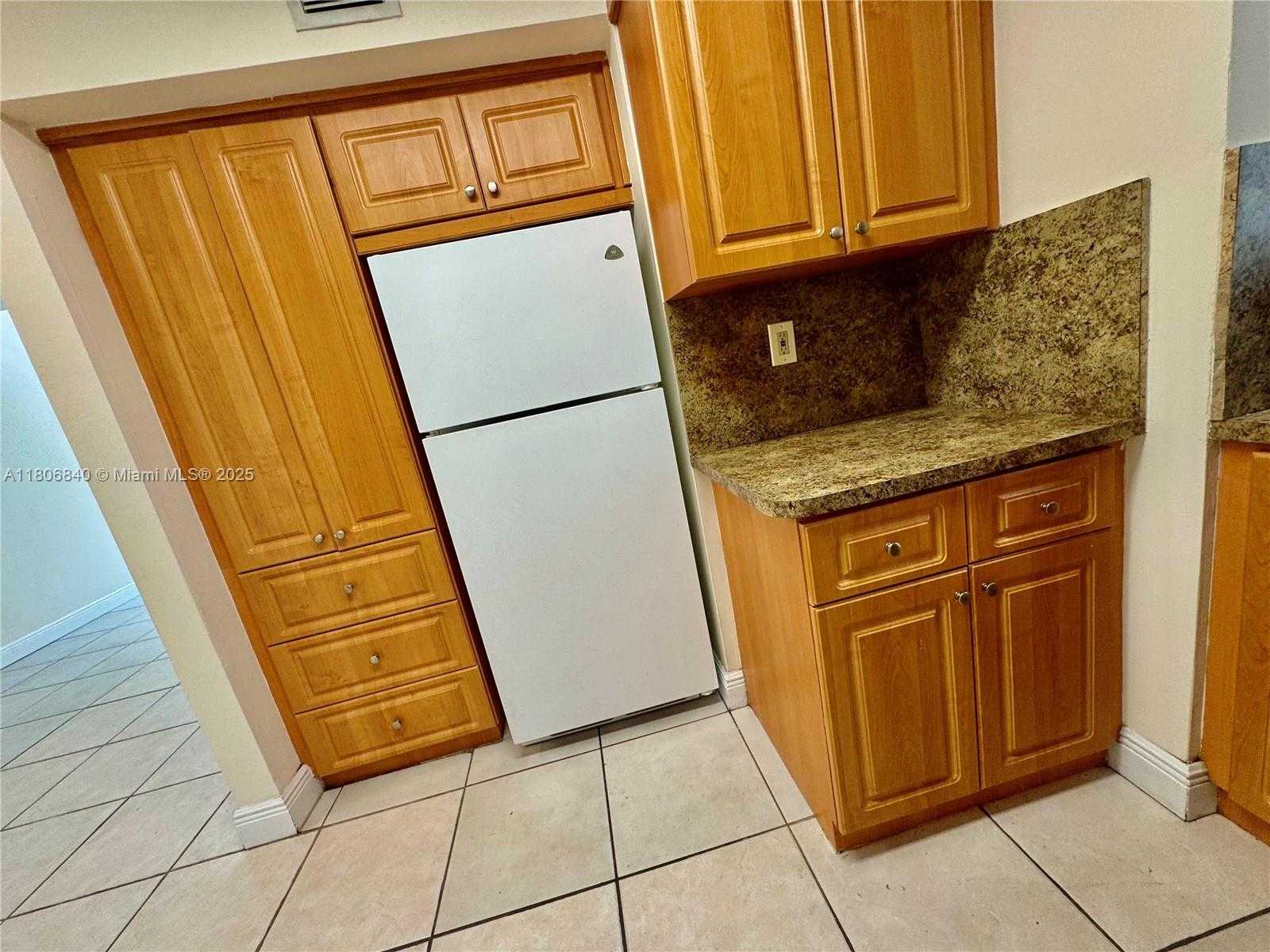 Small Image of 8810 FONTAINEBLEAU BLVD #318, Miami Number 21