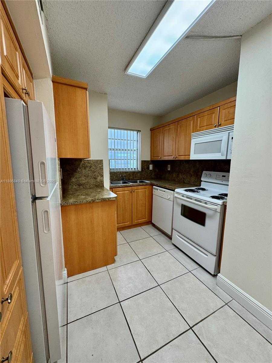Small Image of 8810 FONTAINEBLEAU BLVD #318, Miami Number 23