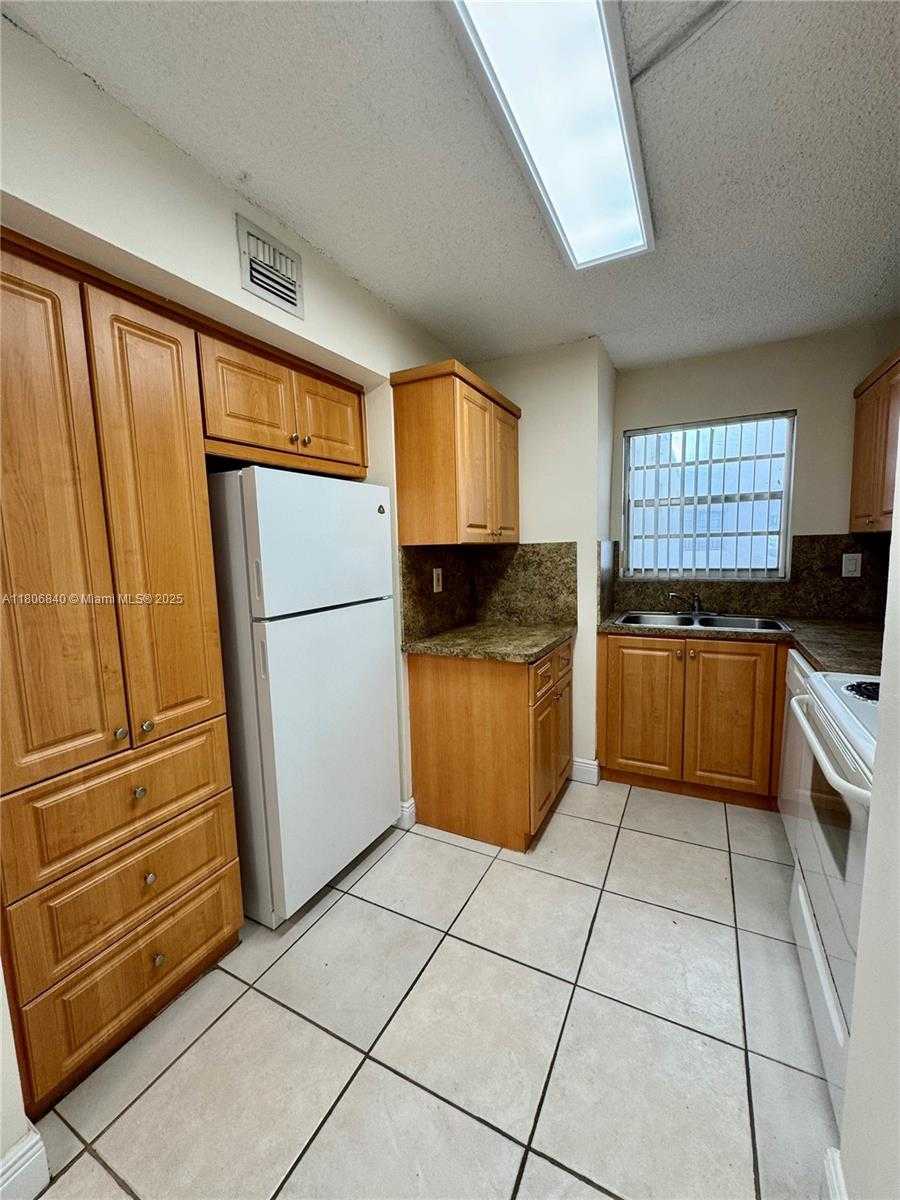 Small Image of 8810 FONTAINEBLEAU BLVD #318, Miami Number 24