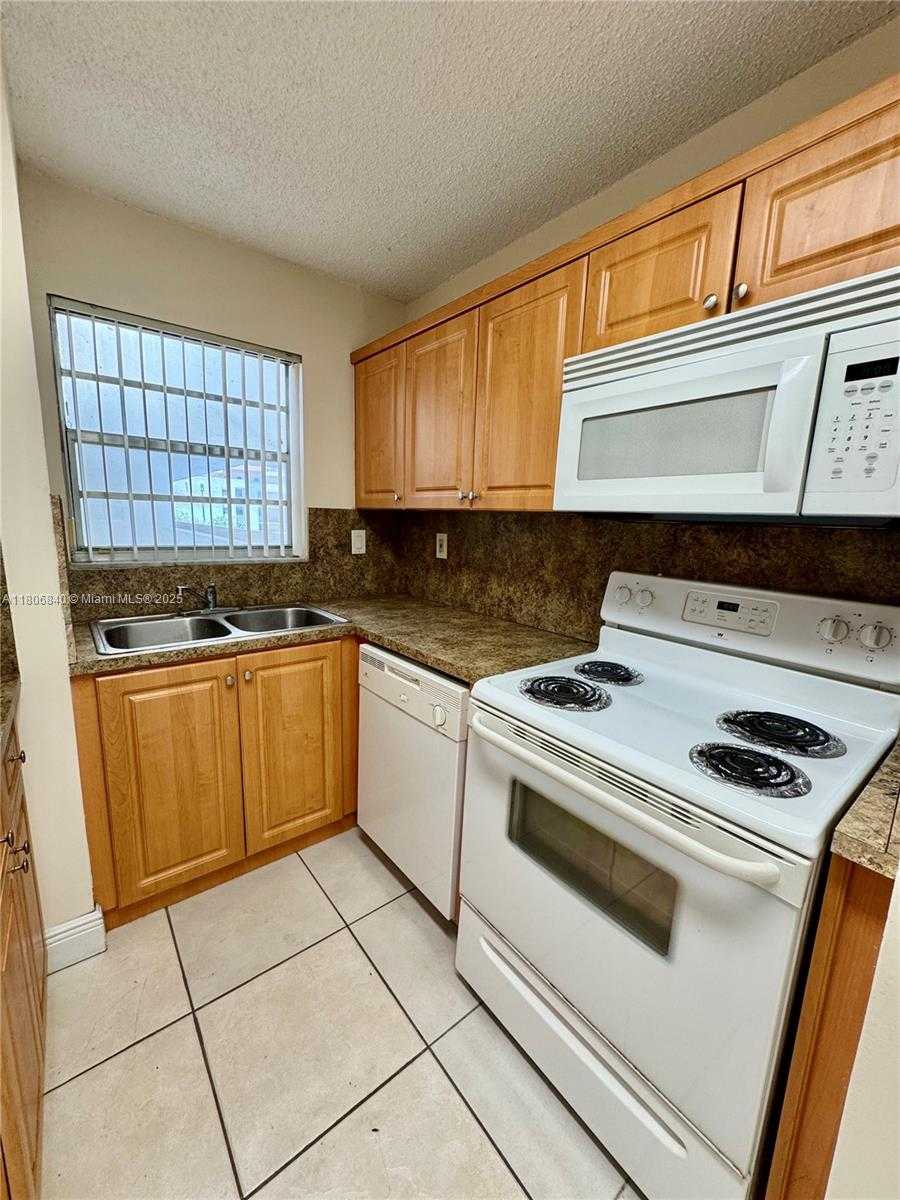 Small Image of 8810 FONTAINEBLEAU BLVD #318, Miami Number 25