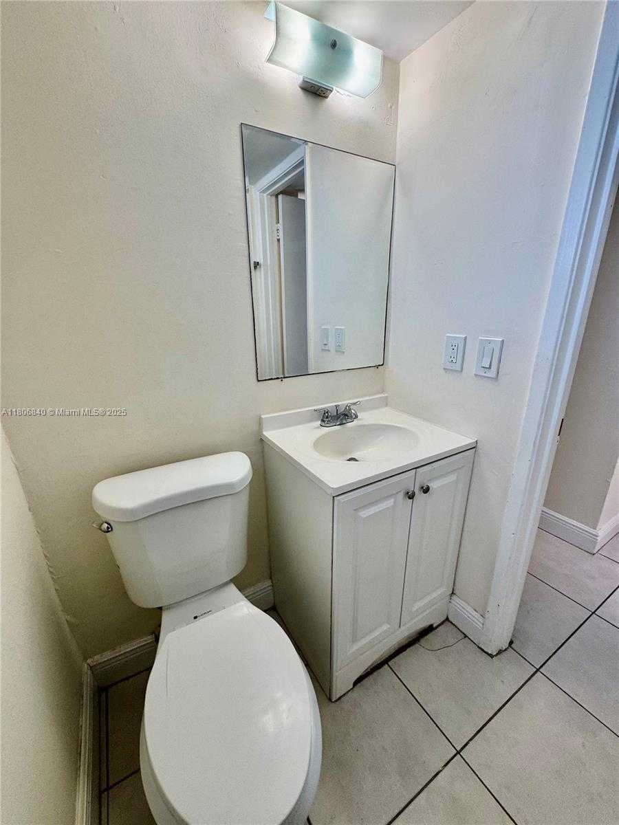Small Image of 8810 FONTAINEBLEAU BLVD #318, Miami Number 31